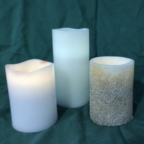 LOT OF 4 – 3  Battery Powered Candles and NIP Hanging Jewelry Organizer. - Picture 2 of 10